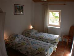 la chambre avec deux lits